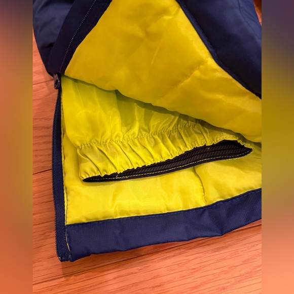 Eddie Bauer Snowsuit 4T Only worn twice. - Picture 7 of 10